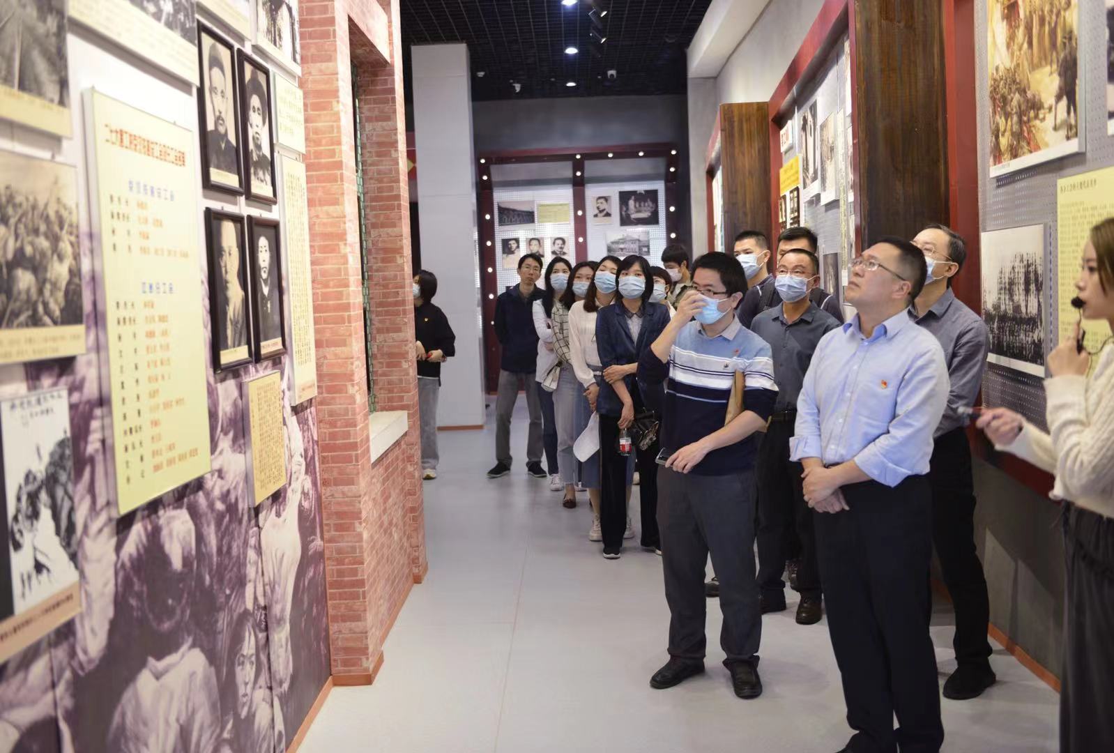 海峽出版發(fā)行集團干部職工到林祥謙烈士陵園舉辦黨史學(xué)習教育主題活動(dòng)