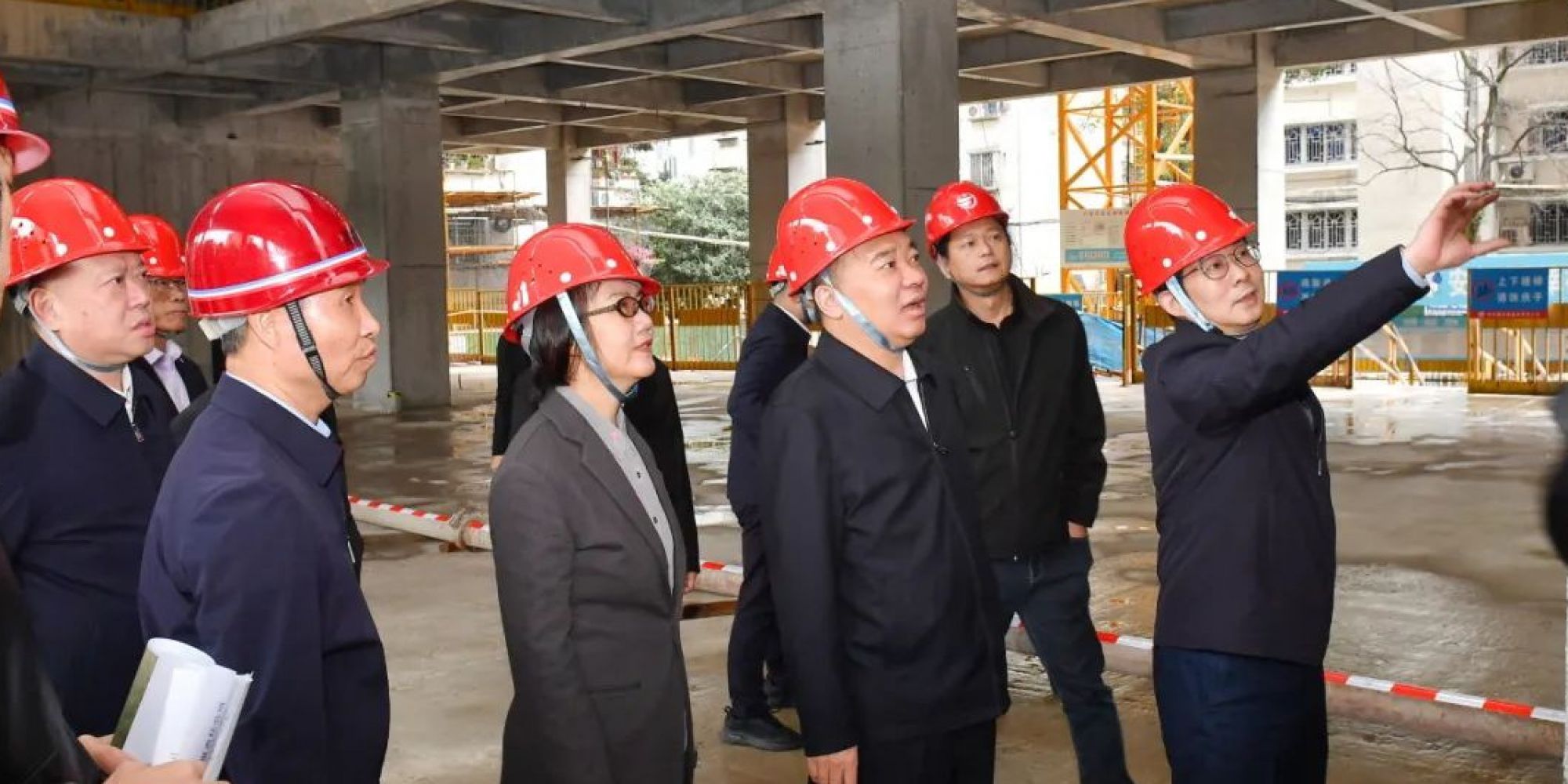 省委領(lǐng)導到海峽出版業(yè)務(wù)大樓項目工地調研