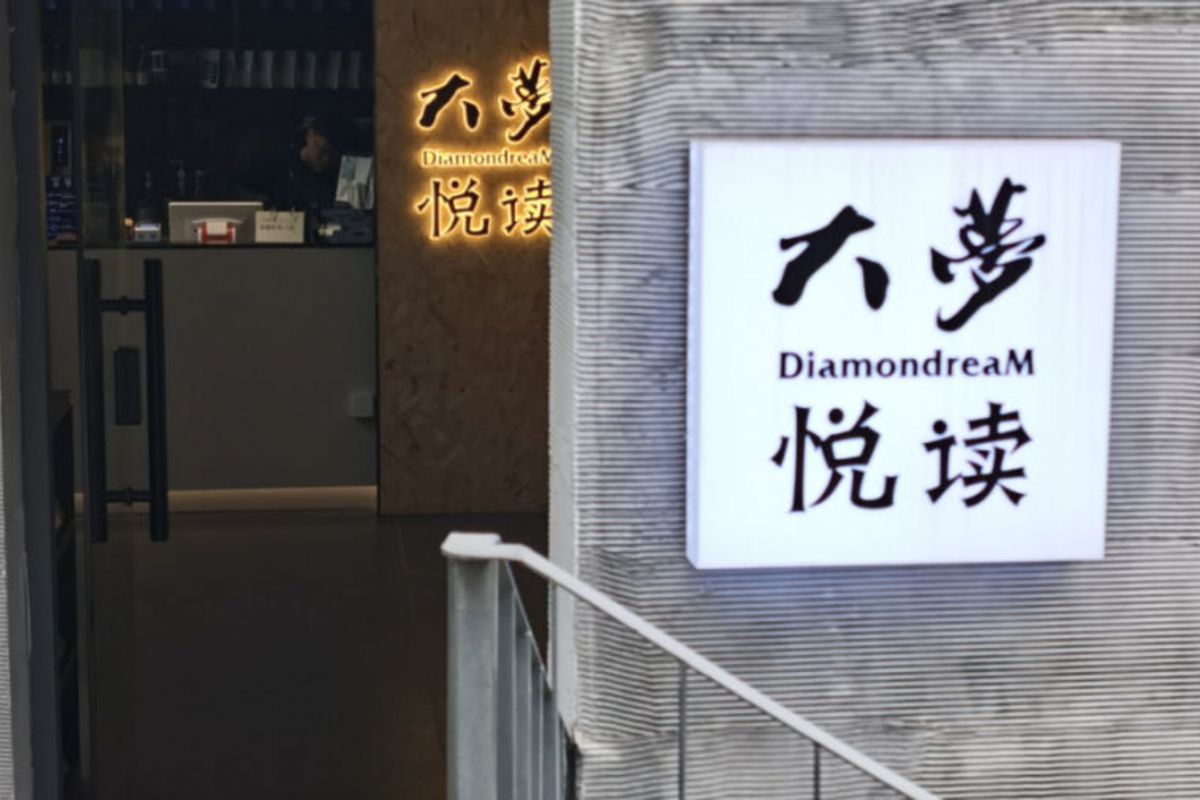 https://img.xiumi.us/xmi/ua/2zOUL/i/b8a962d3880fe84ea9435ec02ee67413-sz_88623.jpg